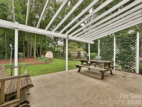 5607 Oak Drive Charlotte NC 28216
