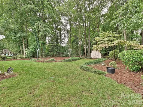 5607 Oak Drive Charlotte NC 28216