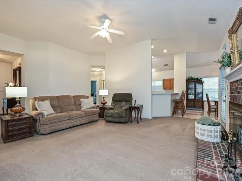 5607 Oak Drive Charlotte NC 28216