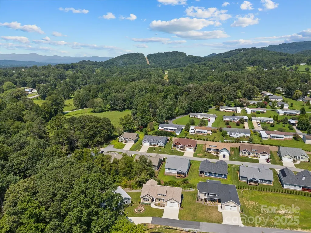 54 Olde Oak Lane Hendersonville NC 28792