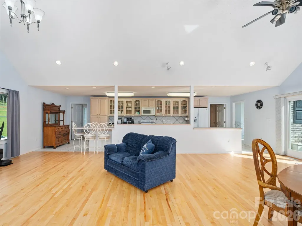 124 W Dogwood Circle Burnsville NC 28714