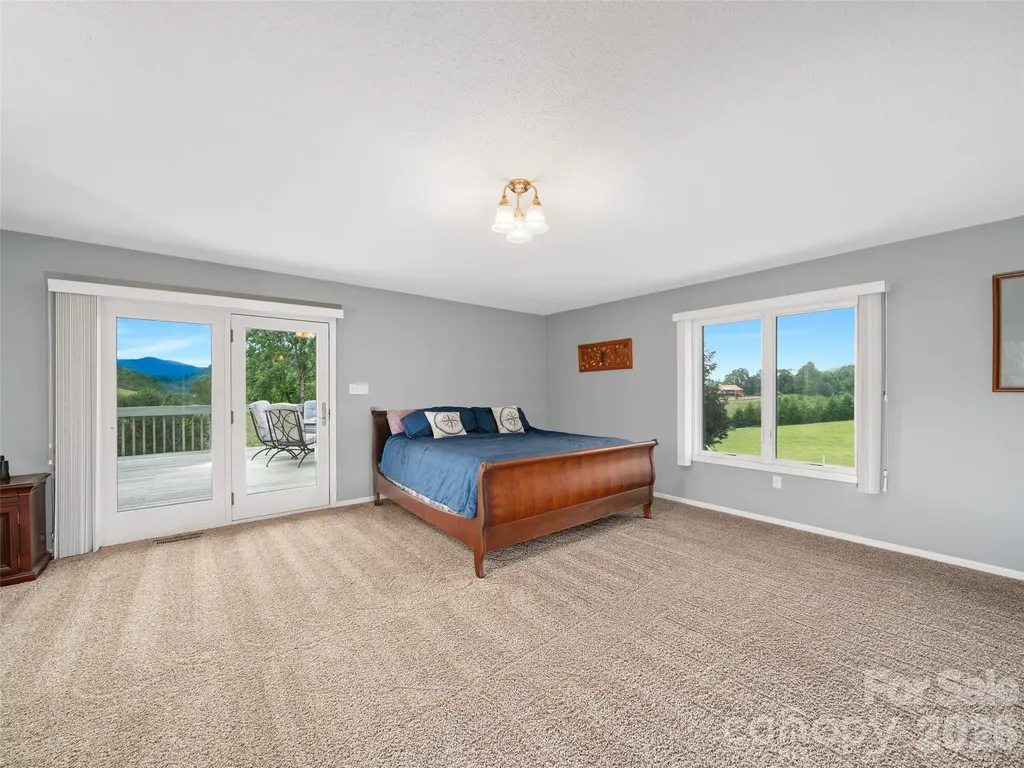 124 W Dogwood Circle Burnsville NC 28714
