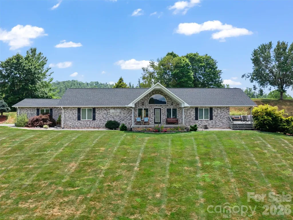 124 W Dogwood Circle Burnsville NC 28714