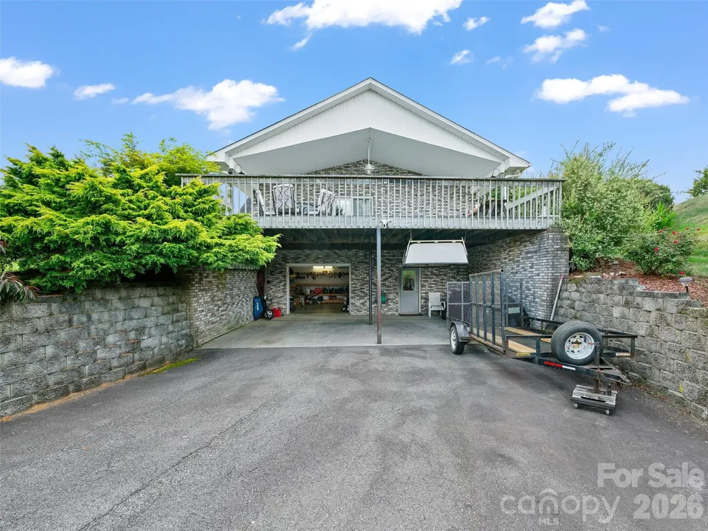 124 W Dogwood Circle Burnsville NC 28714