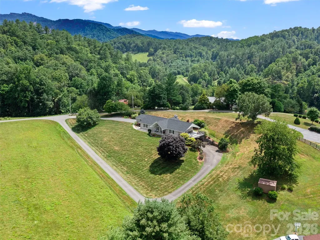124 W Dogwood Circle Burnsville NC 28714