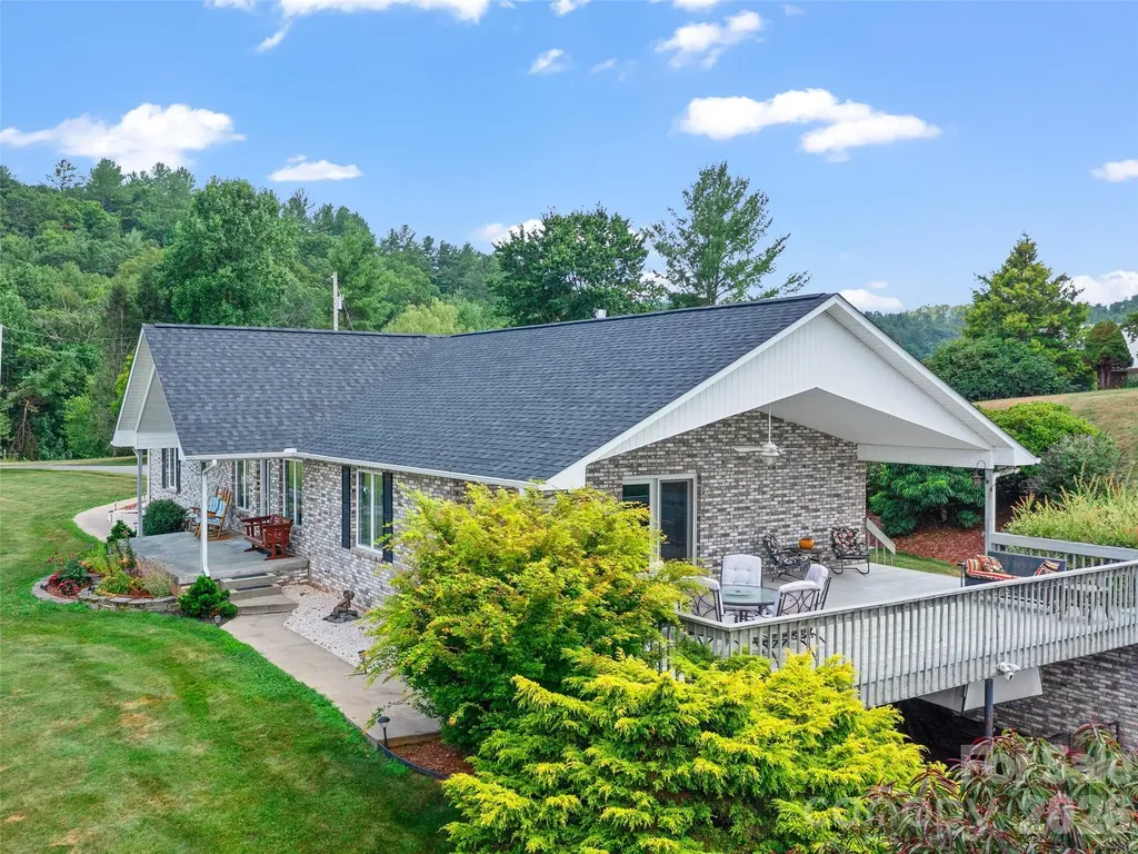 124 W Dogwood Circle Burnsville NC 28714