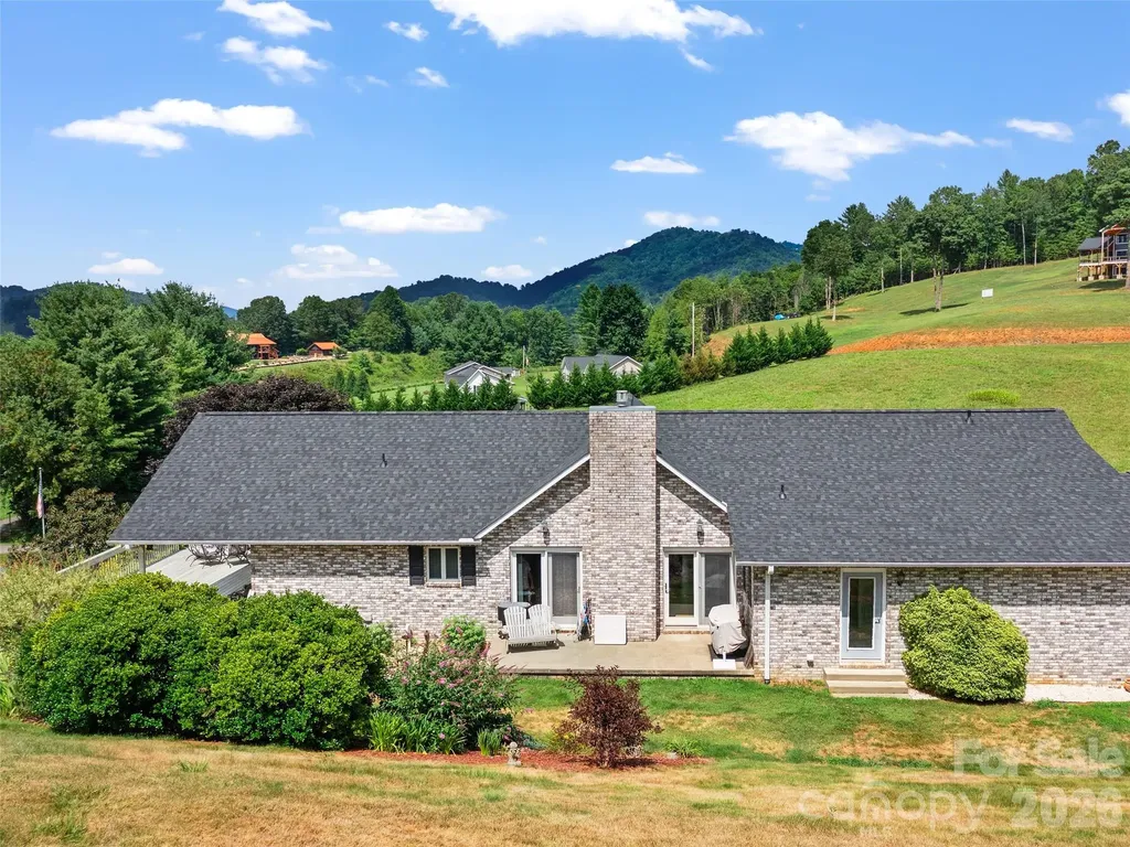 124 W Dogwood Circle Burnsville NC 28714