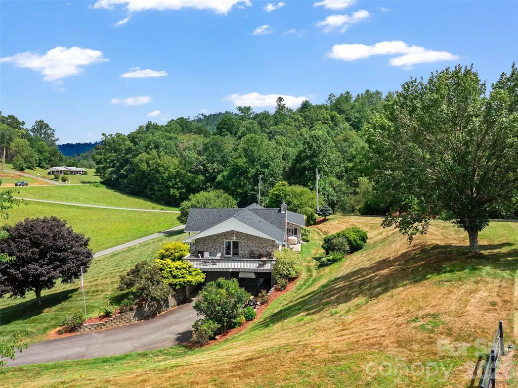 124 W Dogwood Circle Burnsville NC 28714