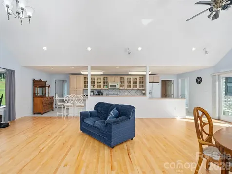 124 W Dogwood Circle Burnsville NC 28714