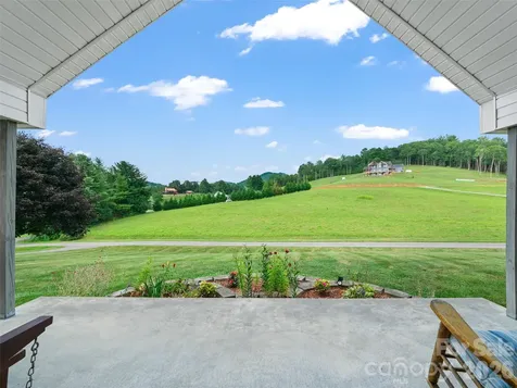 124 W Dogwood Circle Burnsville NC 28714
