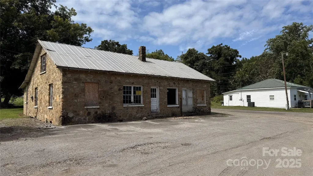 41 Upper Shut In Road Hot Springs NC 27843