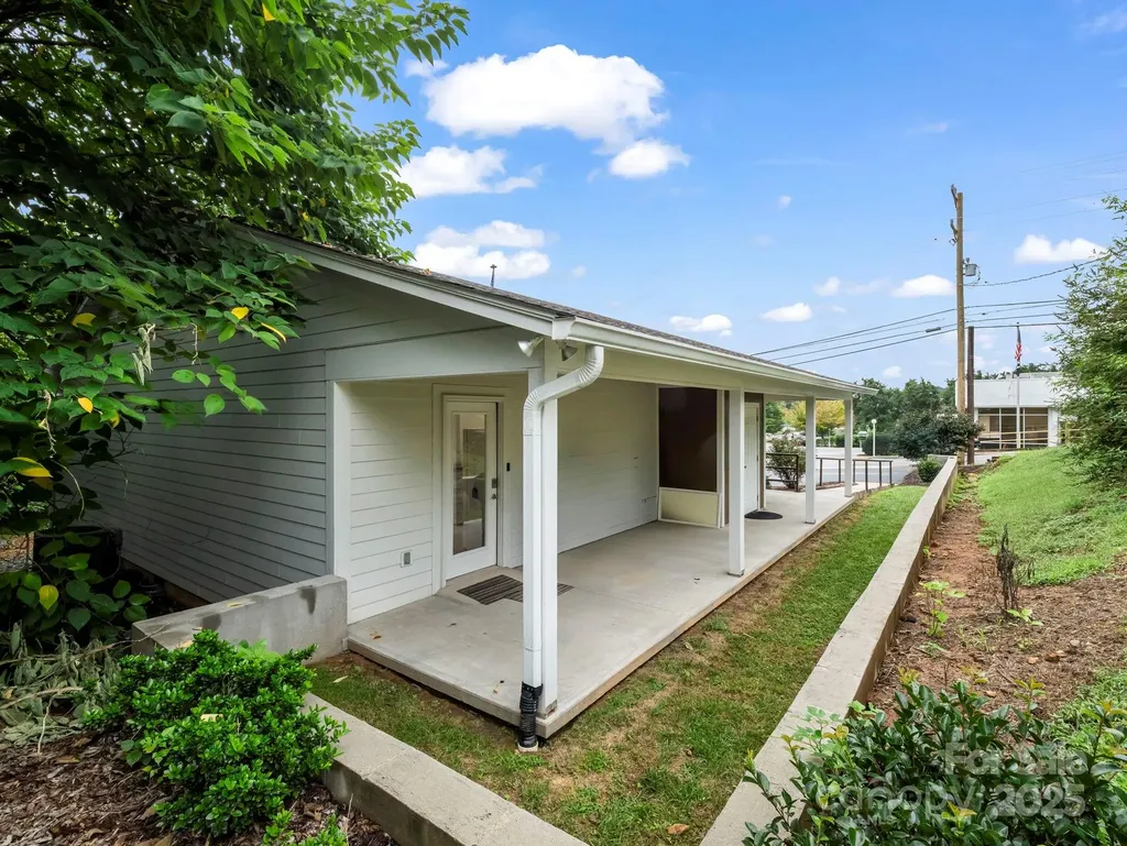 147 E Court Street Rutherfordton NC 28139