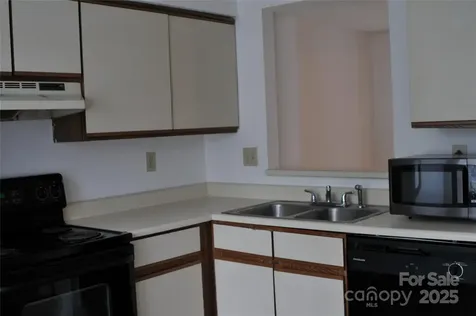 9626-C Vinca Circle Charlotte NC 28213