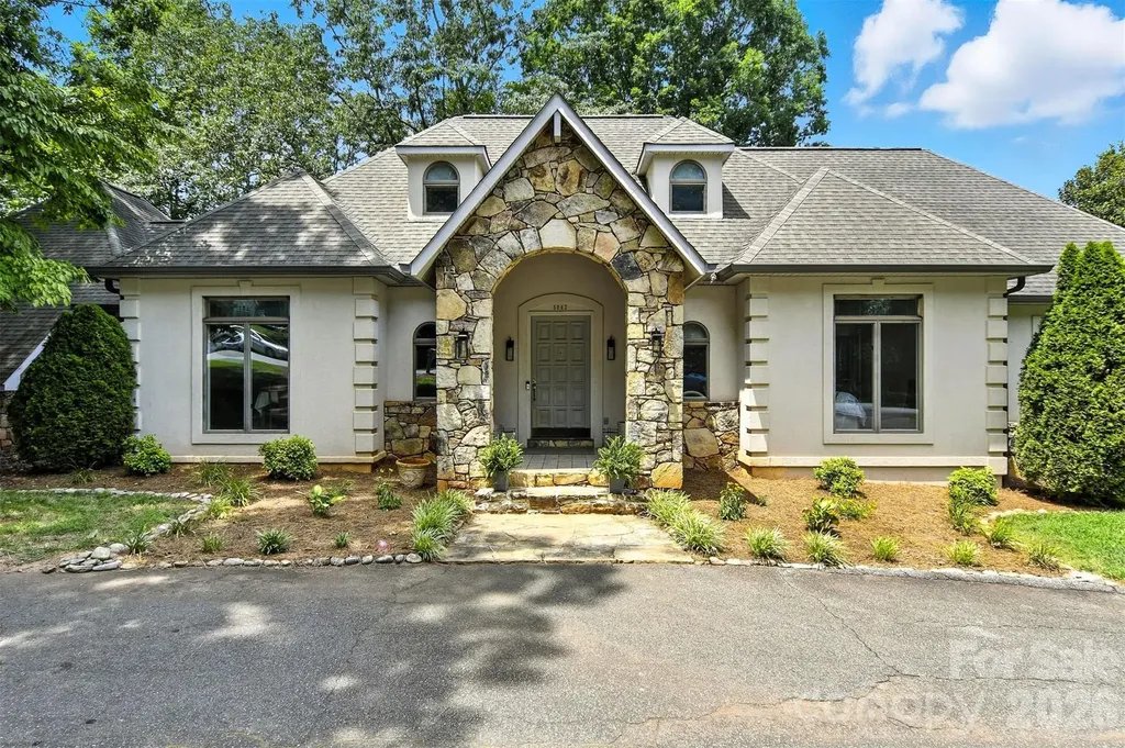 5042 Ridgeland Drive Hickory NC 28602