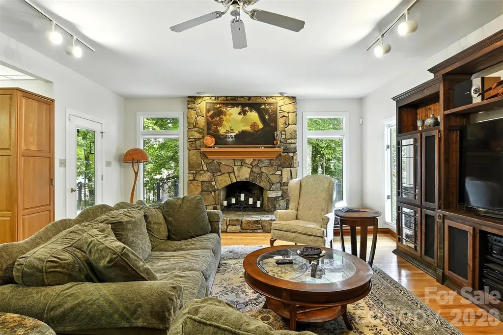 5042 Ridgeland Drive Hickory NC 28602