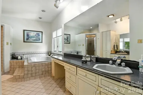 5042 Ridgeland Drive Hickory NC 28602