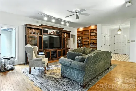 5042 Ridgeland Drive Hickory NC 28602