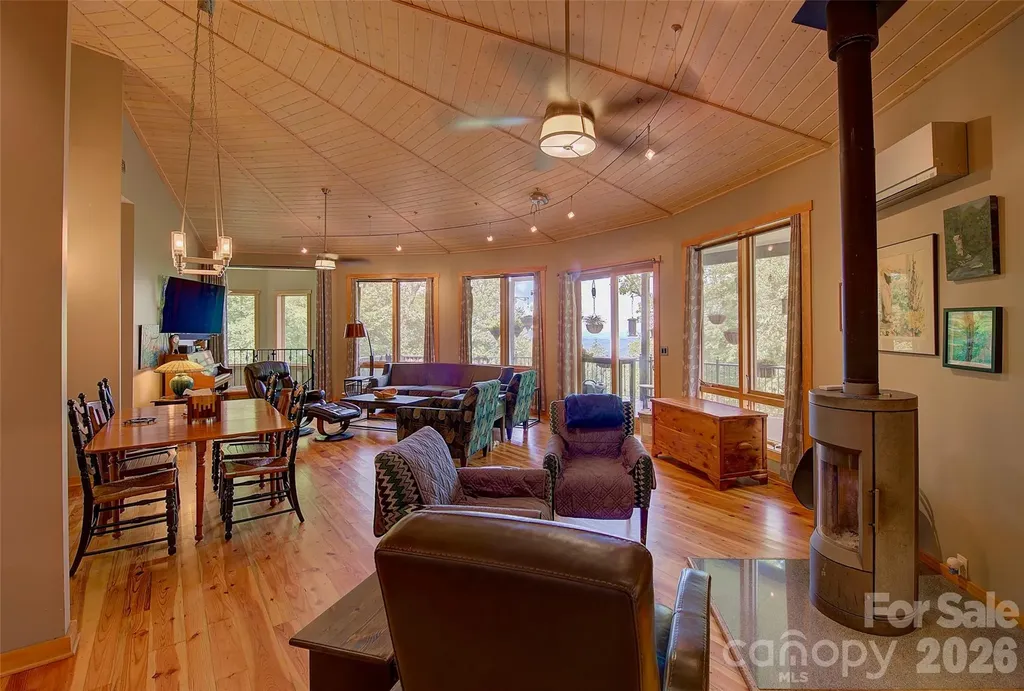 1024 Arrowhead Ridge Road Spruce Pine NC 28777