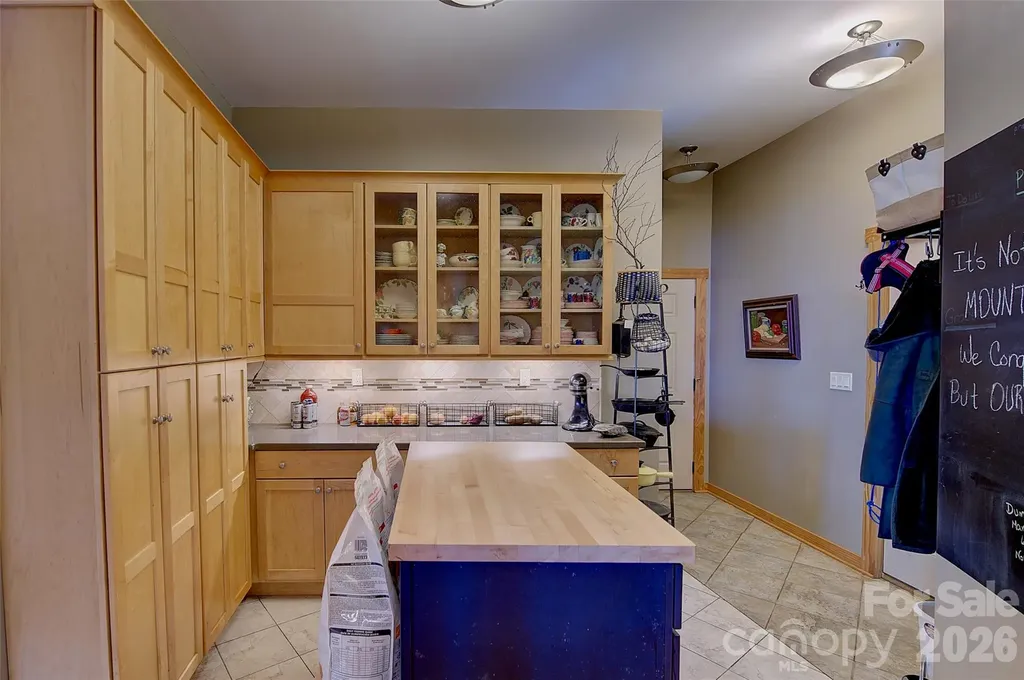 1024 Arrowhead Ridge Road Spruce Pine NC 28777