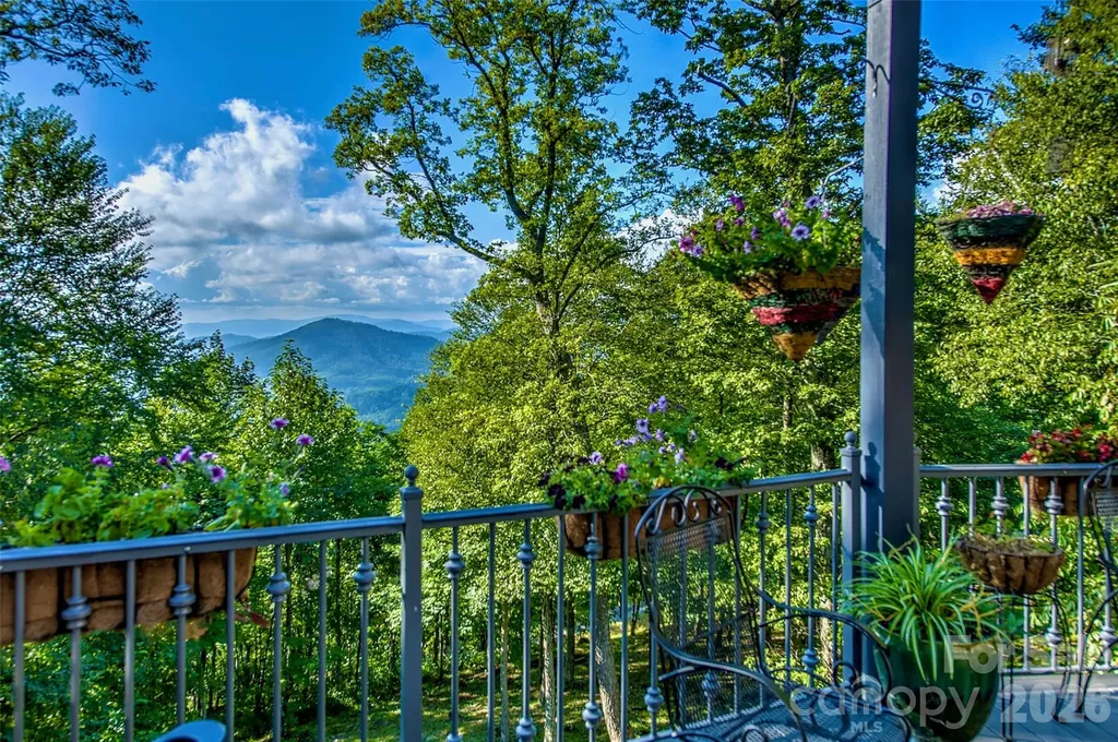 1024 Arrowhead Ridge Road Spruce Pine NC 28777