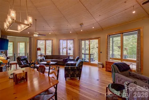 1024 Arrowhead Ridge Road Spruce Pine NC 28777