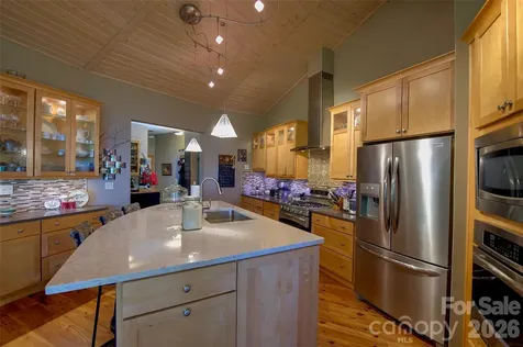 1024 Arrowhead Ridge Road Spruce Pine NC 28777