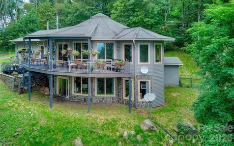 1024 Arrowhead Ridge Road Spruce Pine NC 28777