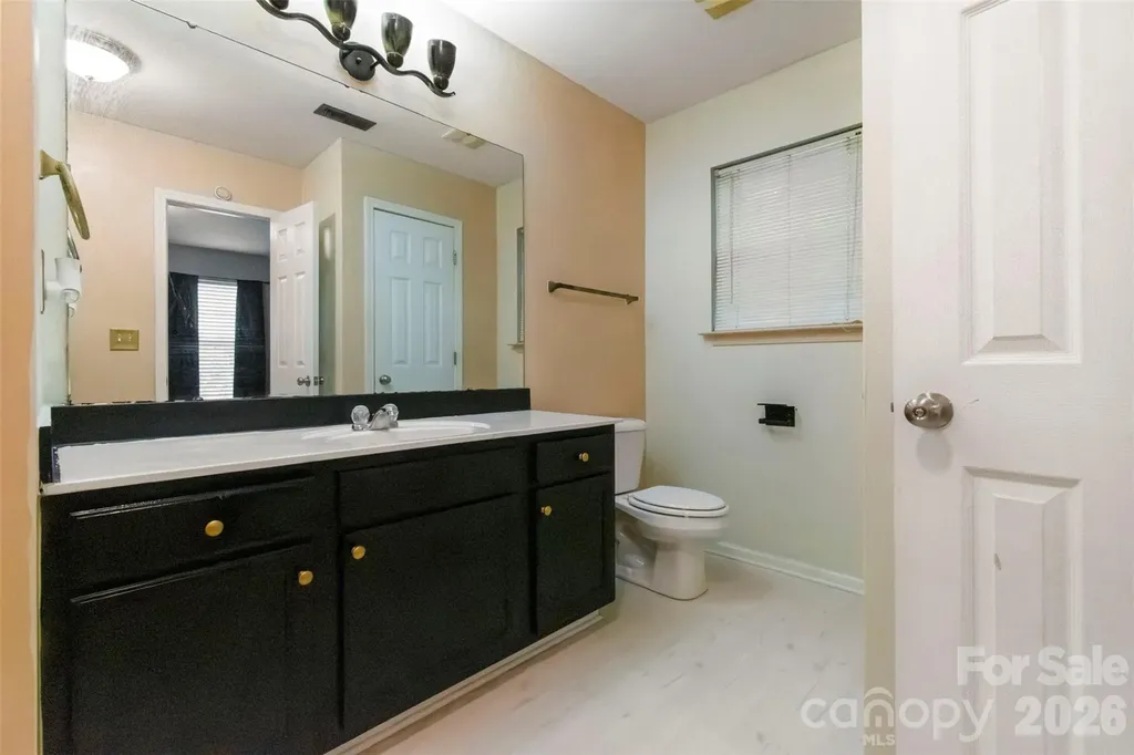 5541 Peachwood Drive Charlotte NC 28216