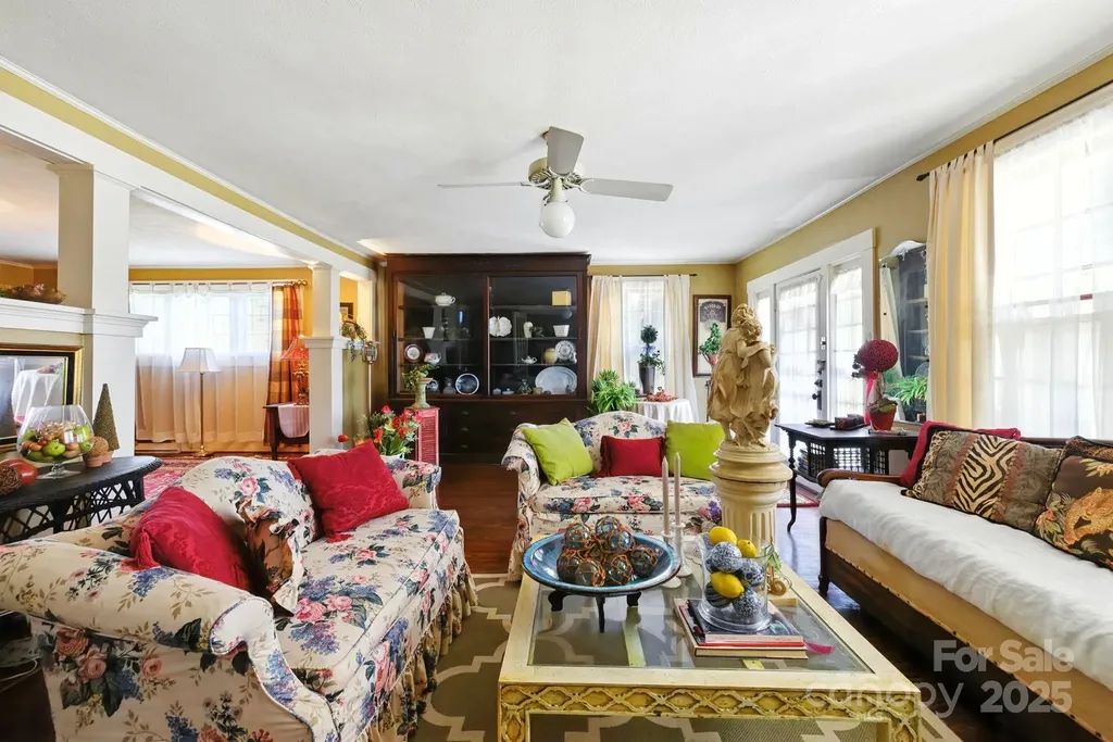 317 Courtland Boulevard Hendersonville NC 28791
