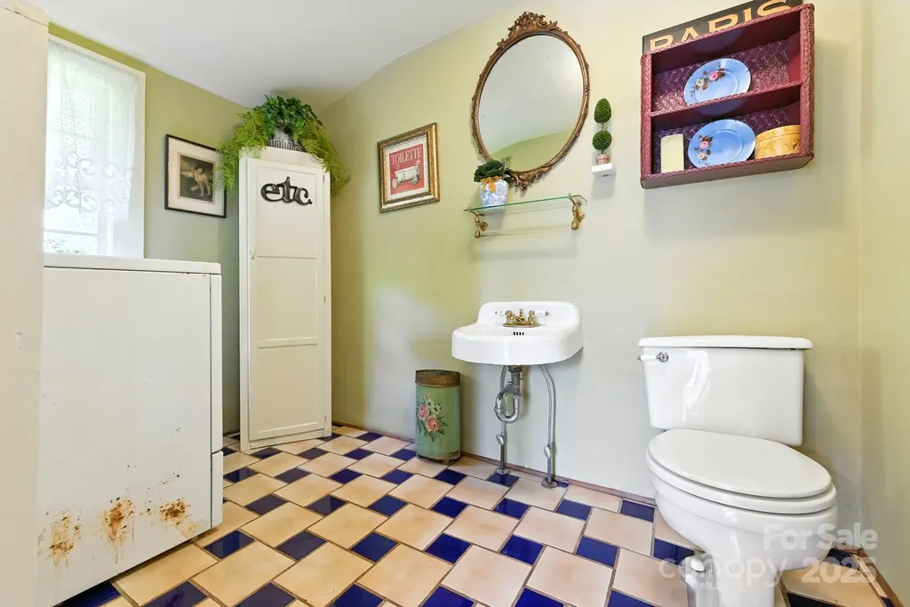 317 Courtland Boulevard Hendersonville NC 28791