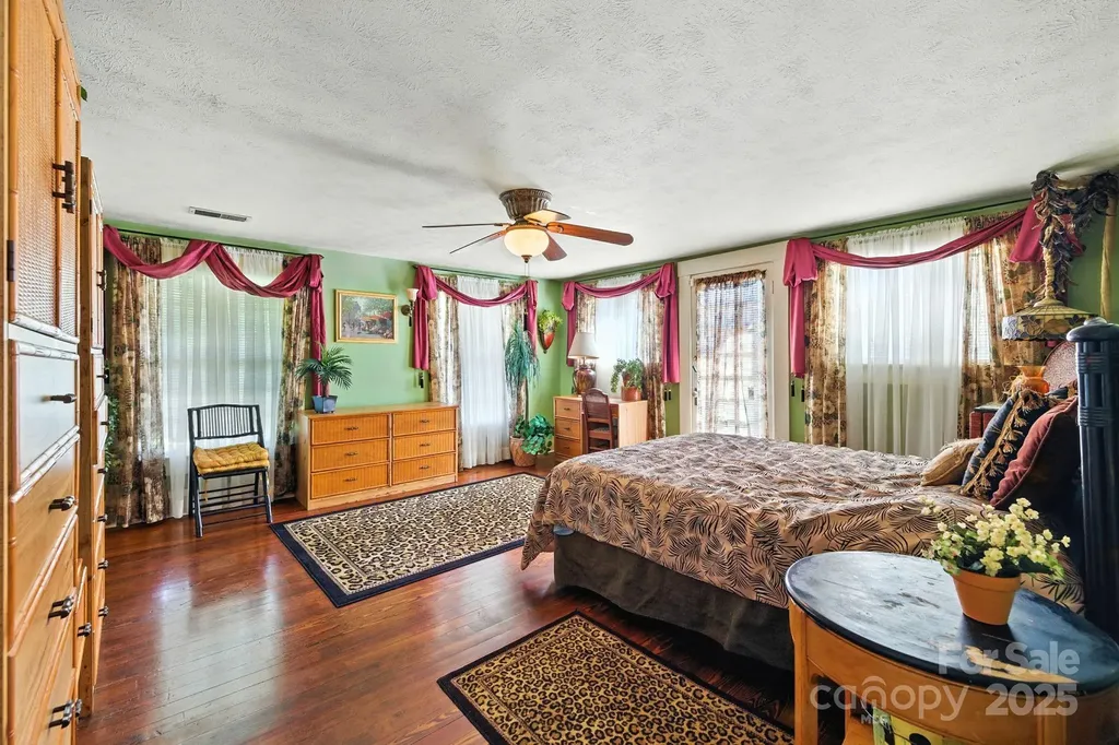 317 Courtland Boulevard Hendersonville NC 28791