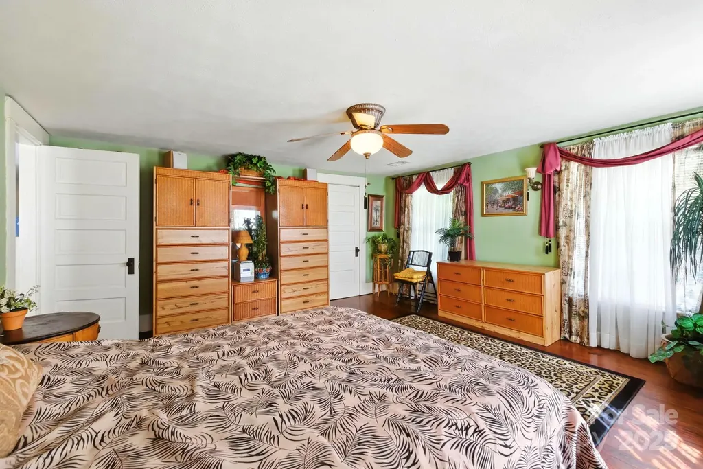 317 Courtland Boulevard Hendersonville NC 28791