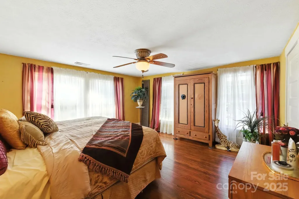 317 Courtland Boulevard Hendersonville NC 28791