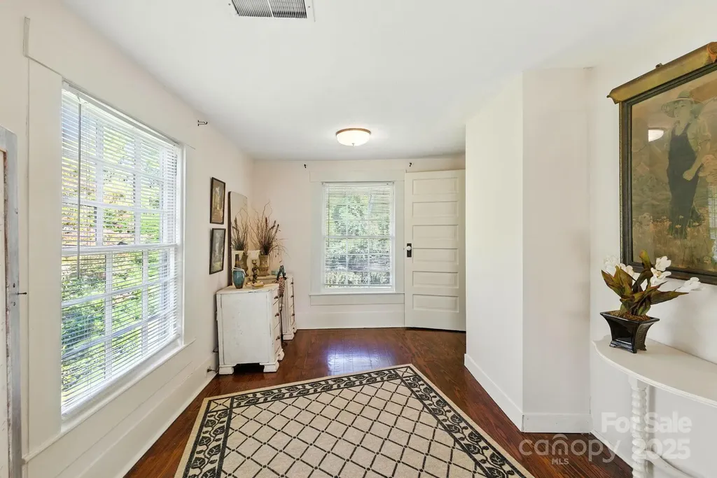317 Courtland Boulevard Hendersonville NC 28791