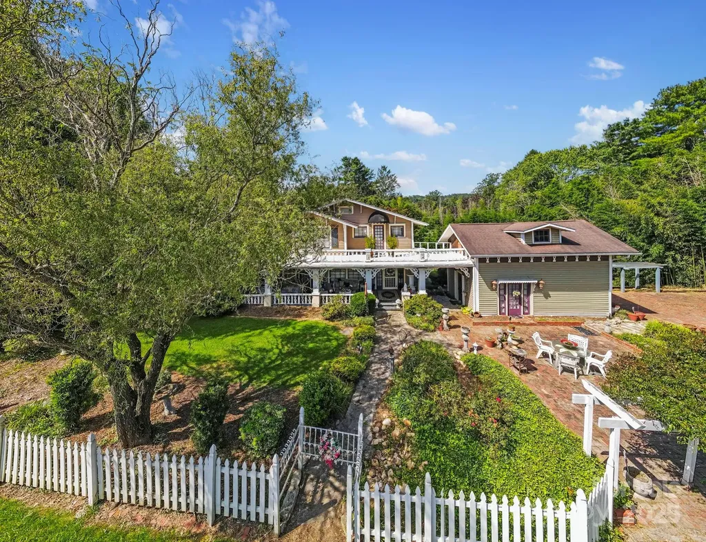 317 Courtland Boulevard Hendersonville NC 28791