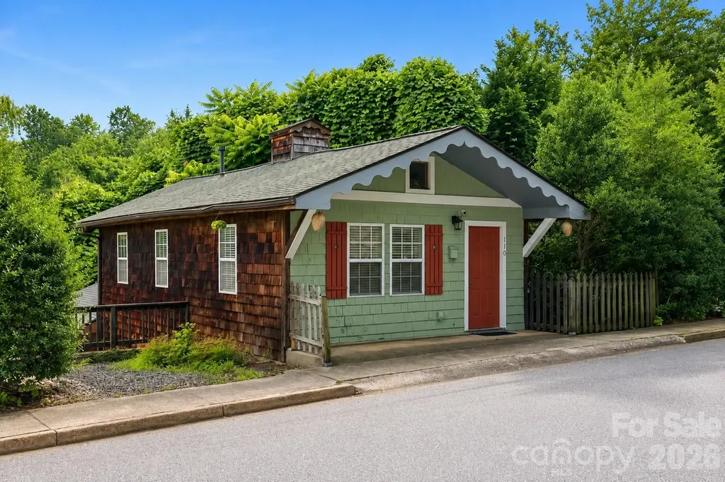 160 E Howard Street Tryon NC 28782