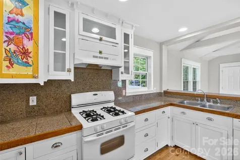 160 E Howard Street Tryon NC 28782