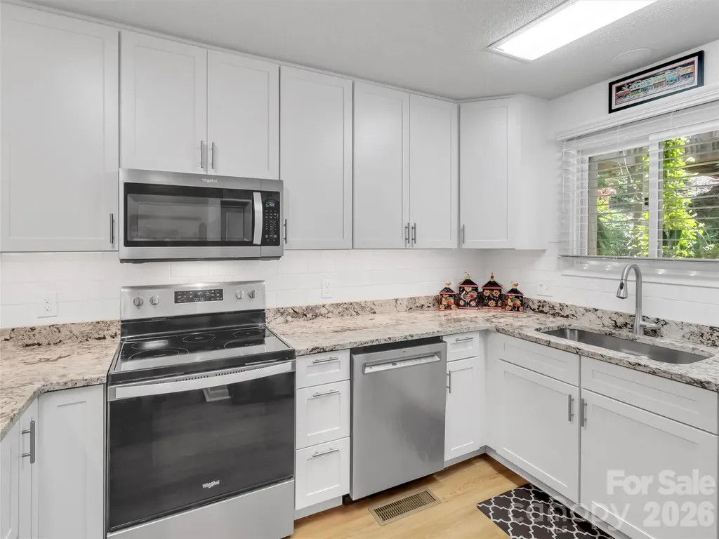 87 Willow Road Waynesville NC 28786