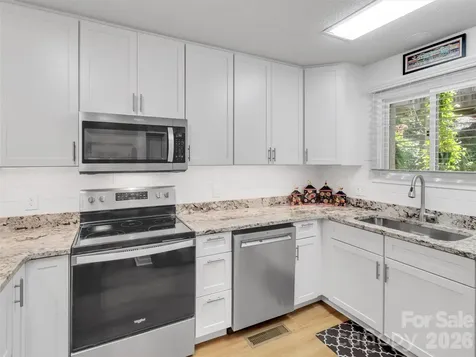 87 Willow Road Waynesville NC 28786