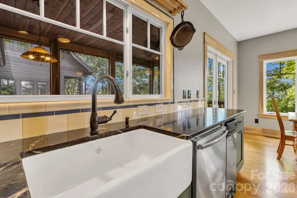 875 Creston Drive Black Mountain NC 28711