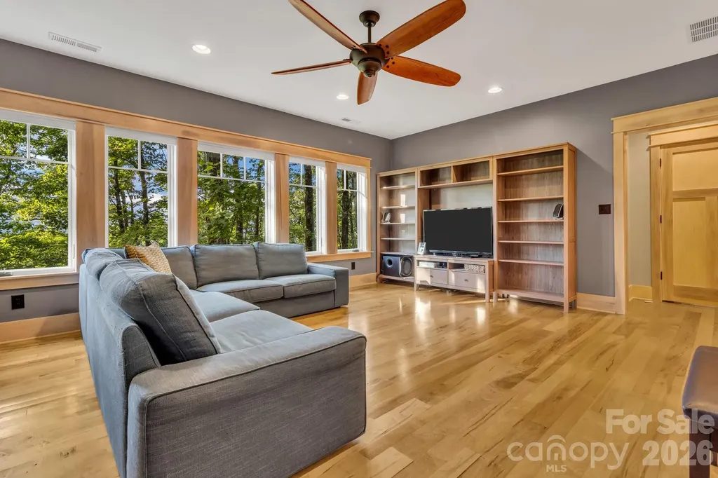 875 Creston Drive Black Mountain NC 28711