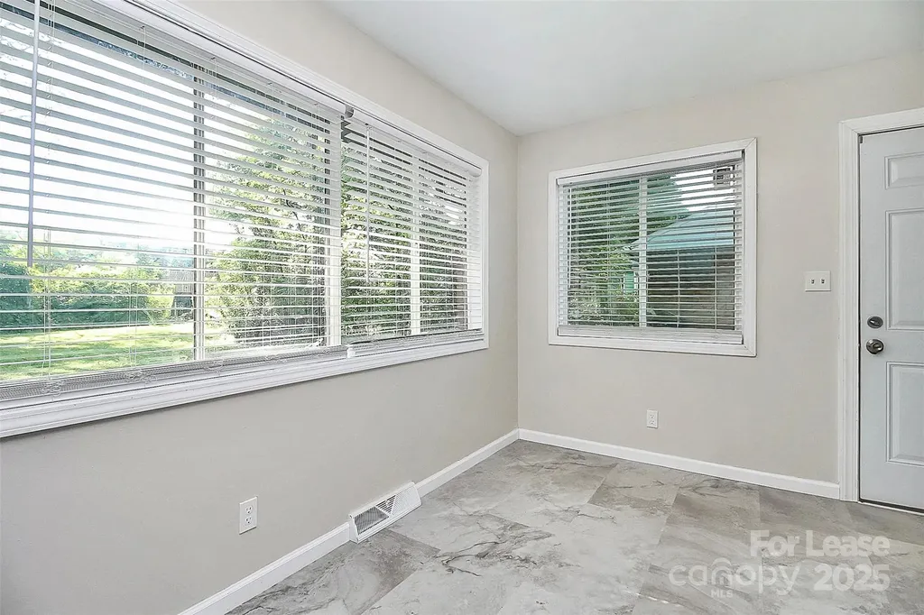 2244 English Drive Charlotte NC 28216