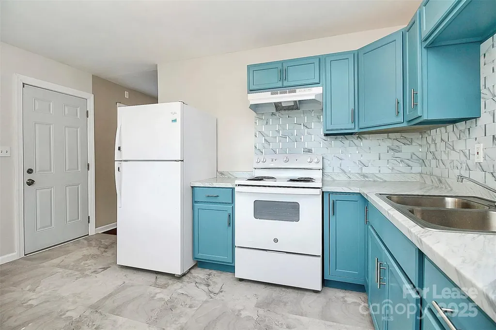 2244 English Drive Charlotte NC 28216