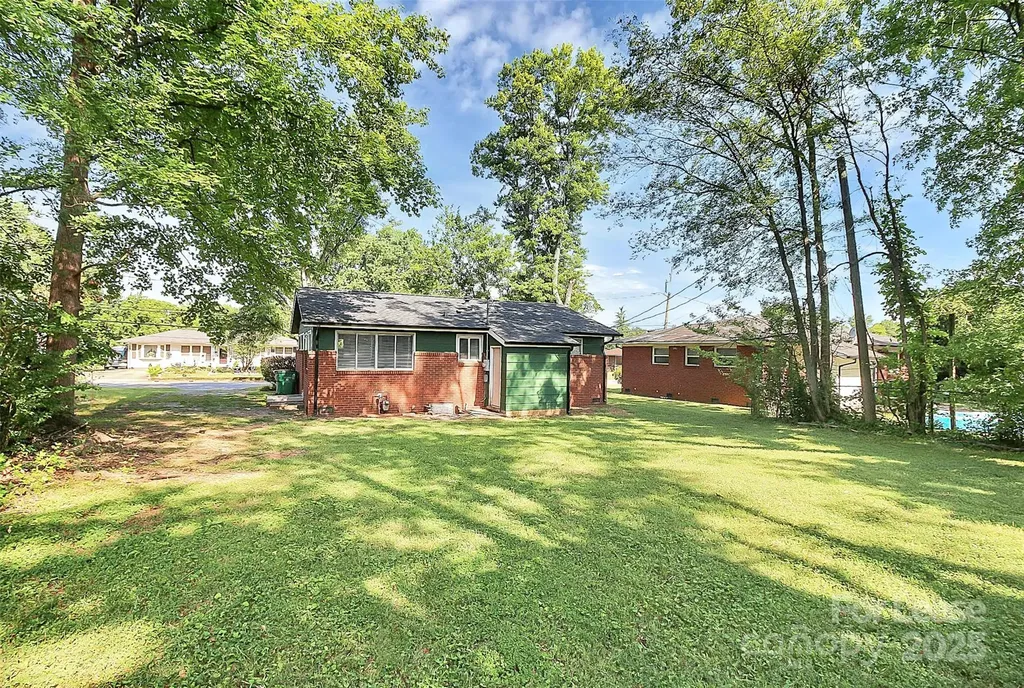 2244 English Drive Charlotte NC 28216