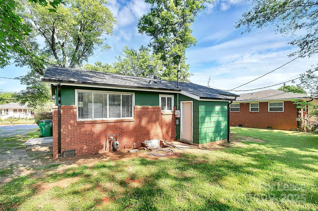 2244 English Drive Charlotte NC 28216