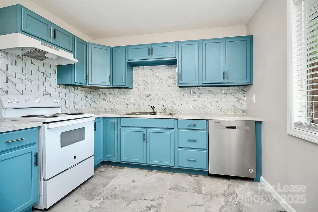 2244 English Drive Charlotte NC 28216