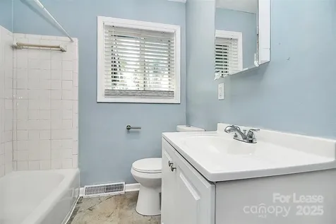 2244 English Drive Charlotte NC 28216