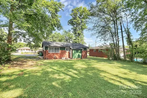 2244 English Drive Charlotte NC 28216