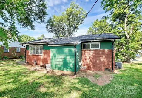 2244 English Drive Charlotte NC 28216