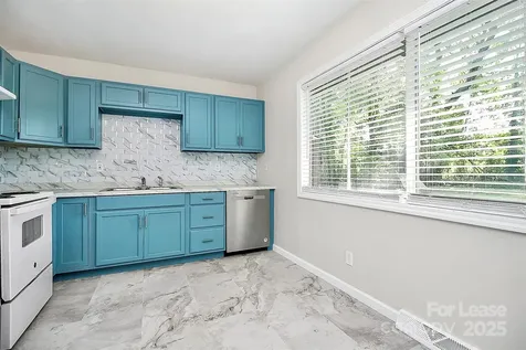 2244 English Drive Charlotte NC 28216